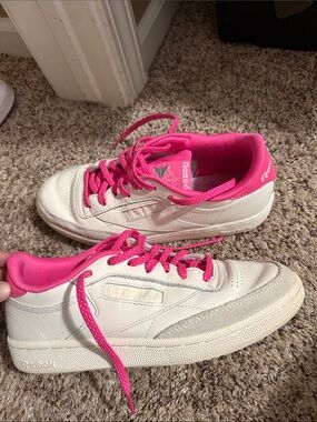 Reebok White Sneakers with Pink Lining and Laces